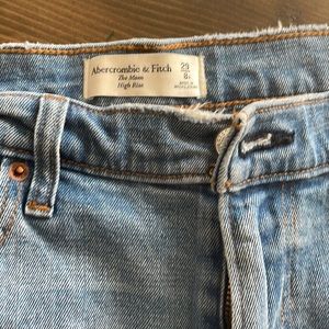 Abercrombie Mom Jeans 29 -25 inch length